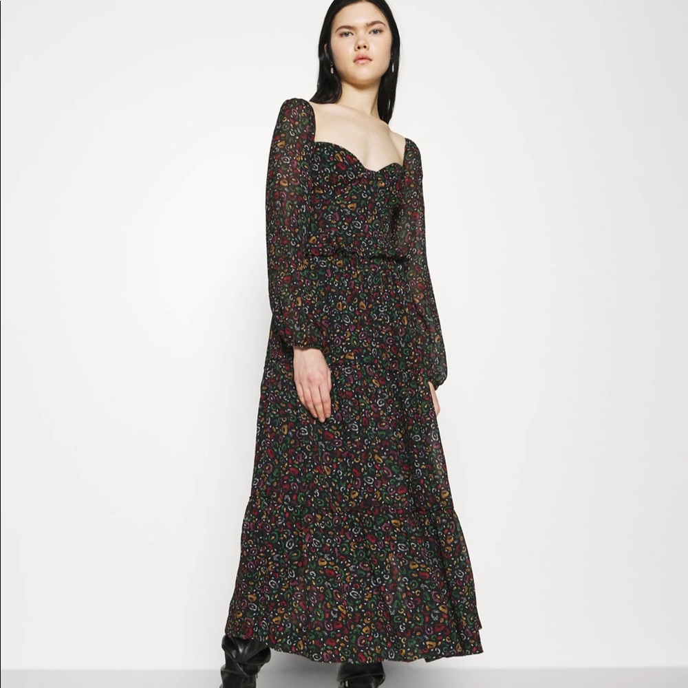 Ausome FARM Rio dress. I’ll put up some picks of the actual dress soon. Size L.